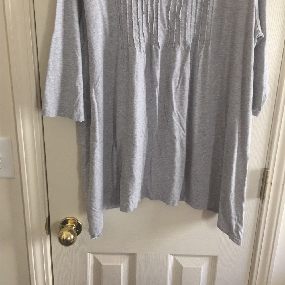 Cool top with 3/4 length sleeves - Picture 2 of 3